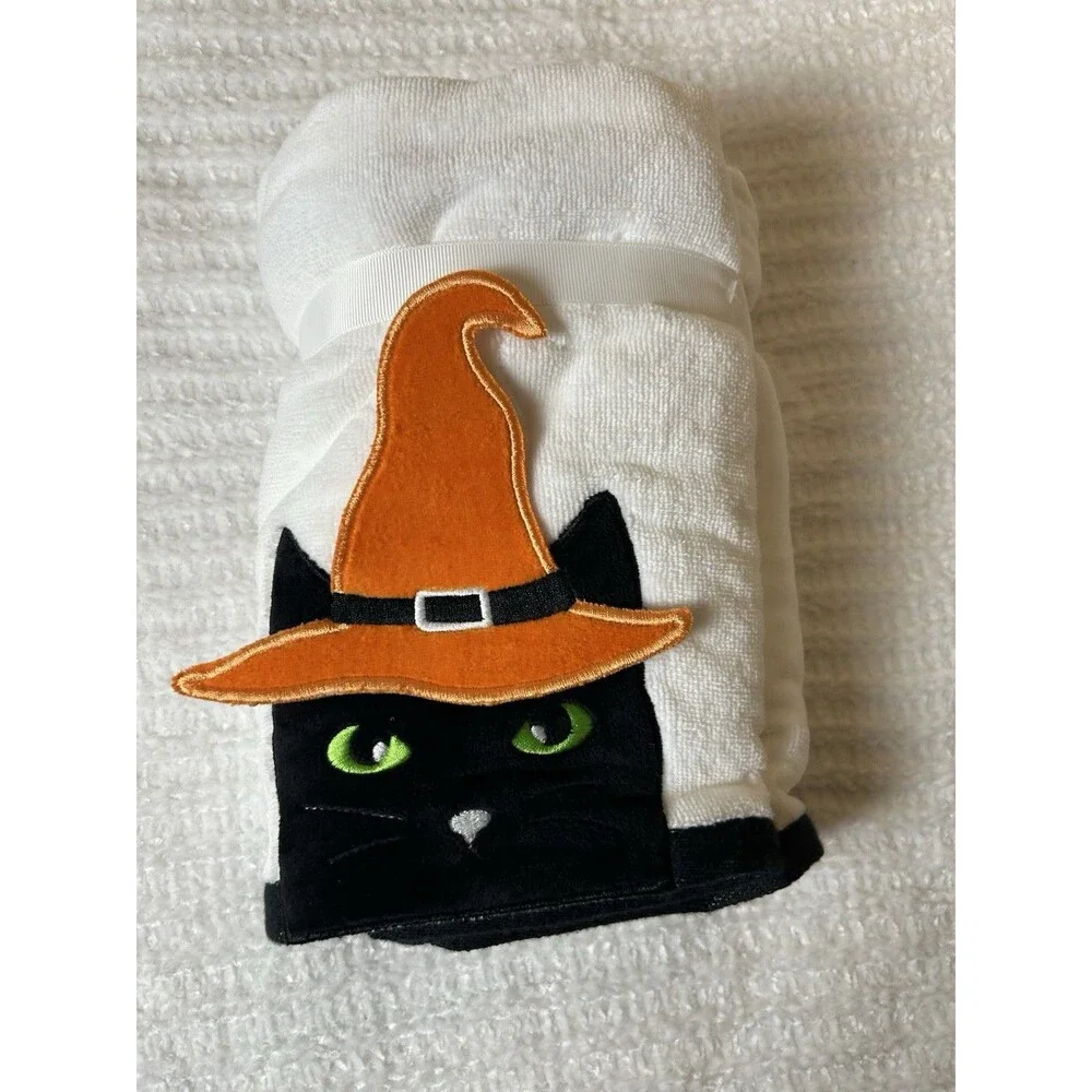 Set Of 2 Kassatex Penguin Halloween Hand Towels Kitchen Bath NEW NWT Kassa Decor
